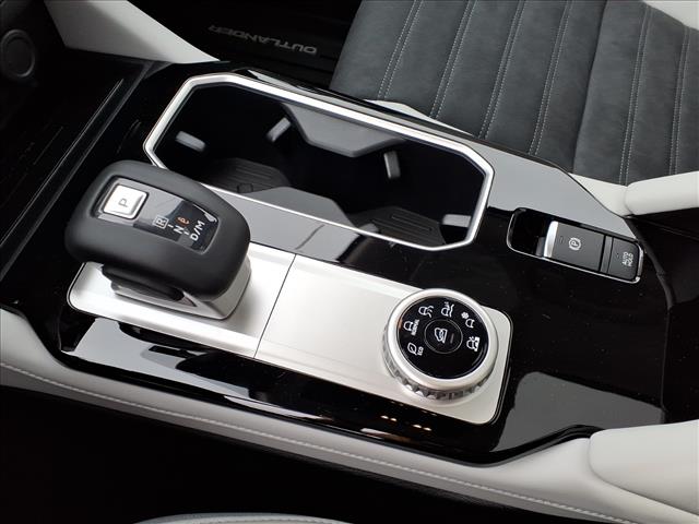 2025 Mitsubishi Outlander SE:2197M