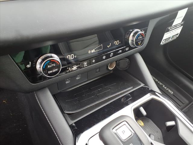 2025 Mitsubishi Outlander SE:2187M