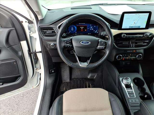 2022 Ford Escape Hybrid Titanium:1001U
