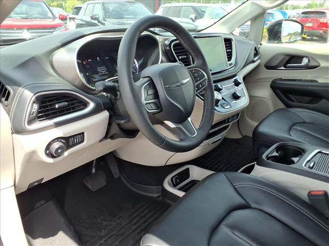 2024 Chrysler Pacifica Plug-In Hybrid Hybrid Select:1149U