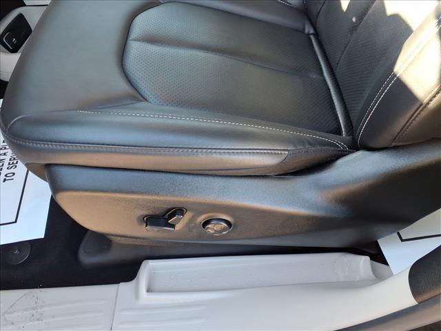 2024 Chrysler Pacifica Plug-In Hybrid Hybrid Select:1060U