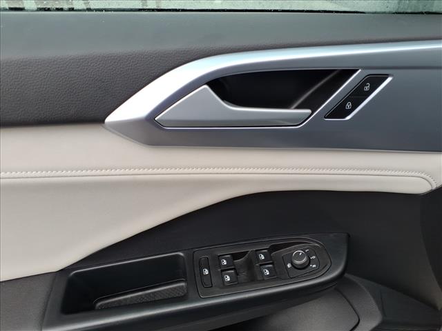 2025 Volkswagen Taos SE:1096U