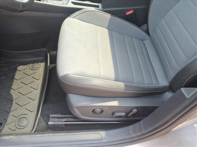 2025 Volkswagen Jetta SE:1254U