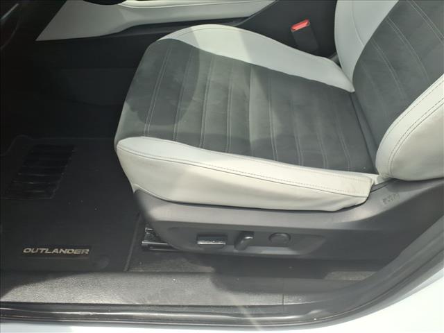 2025 Mitsubishi Outlander SE:1167U