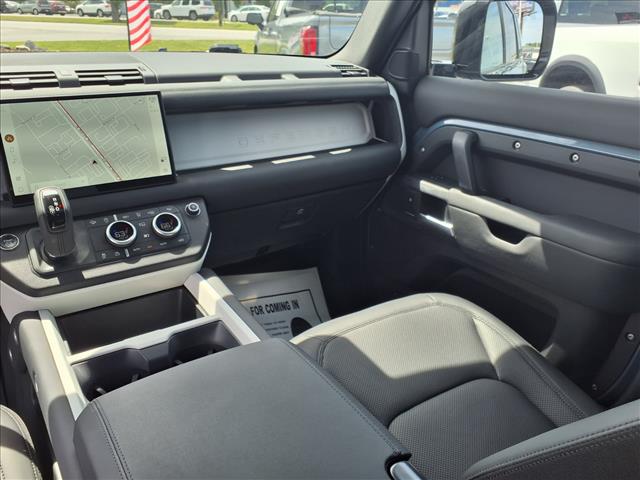2025 Land Rover Defender S:1059U