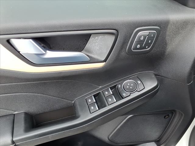 2022 Ford Escape Hybrid Titanium:1001U