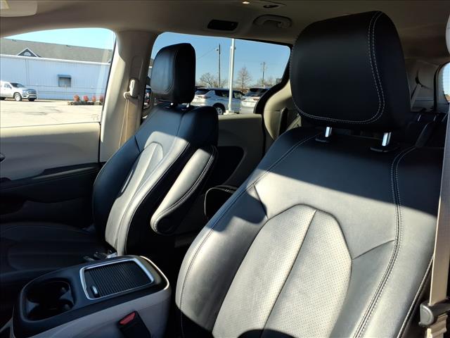 2024 Chrysler Pacifica Plug-In Hybrid Hybrid Select:1060U