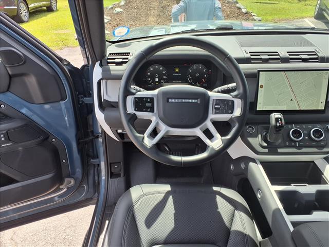 2025 Land Rover Defender S:1059U