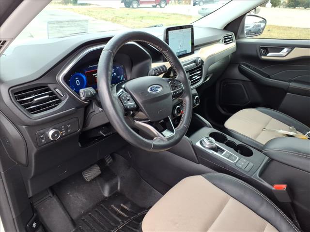 2022 Ford Escape Hybrid Titanium:1001U