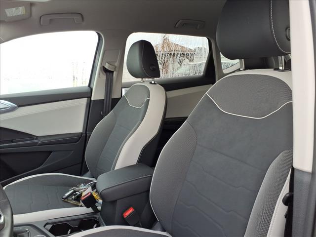 2025 Volkswagen Taos SE:1096U