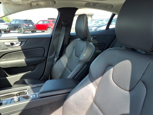 2024 Volvo S60 Core Dark Theme:1141U