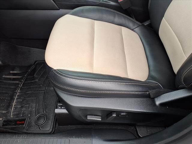 2022 Ford Escape Hybrid Titanium:1001U