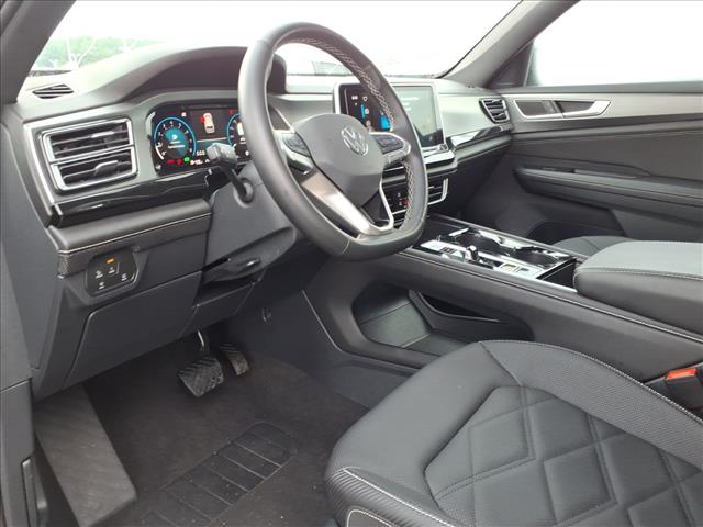 2025 Volkswagen Atlas Cross Sport 2.0T SE w/Technology:1105U