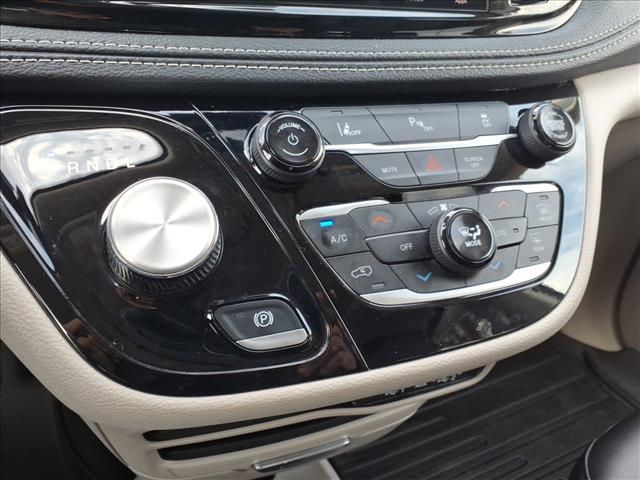 2024 Chrysler Pacifica Plug-In Hybrid Hybrid Select:1149U