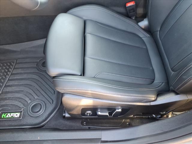 2025 BMW 3 Series 330i:1020U