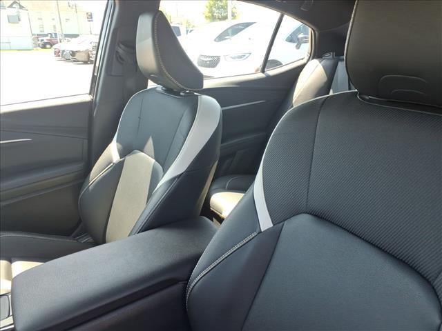 2025 Toyota Camry SE:1302U