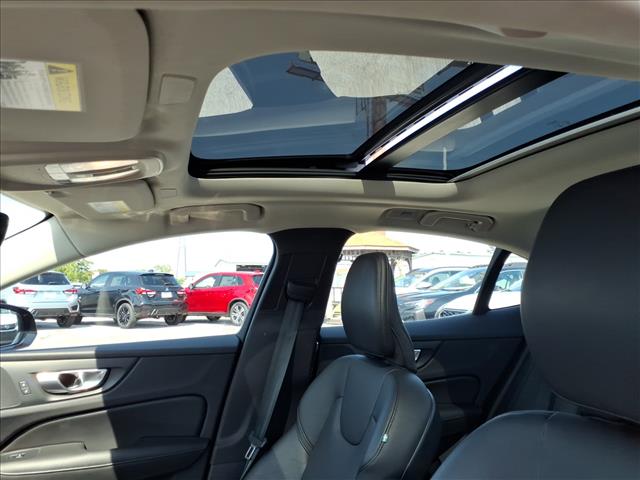 2024 Volvo S60 Core Dark Theme:1141U