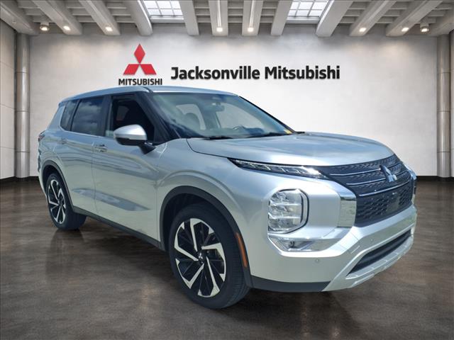 2024 Mitsubishi Outlander SE 2WD's photo