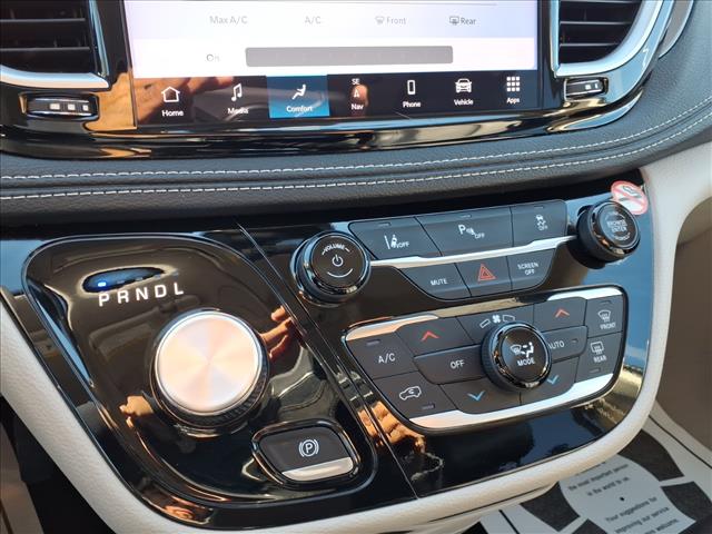 2024 Chrysler Pacifica Plug-In Hybrid Hybrid Select:1060U