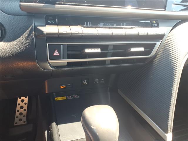 2025 Toyota Camry SE:1302U