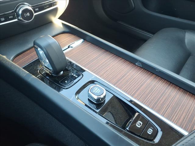 2024 Volvo S60 Plus Dark Theme:1102U