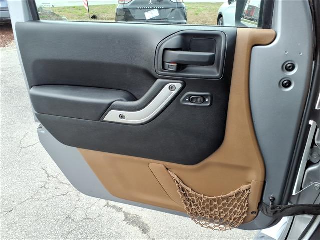 2013 Jeep Wrangler Sahara:1088U