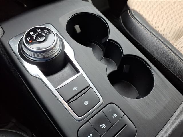 2022 Ford Escape Hybrid Titanium:1001U