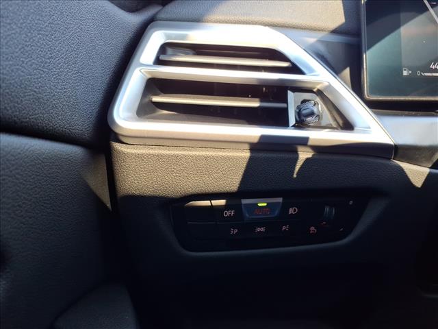 2025 BMW 3 Series 330i:1020U