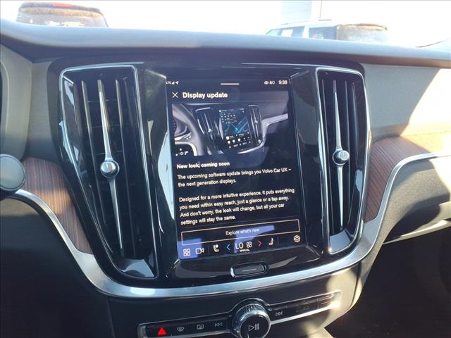 2024 Volvo S60 Plus Dark Theme:1102U