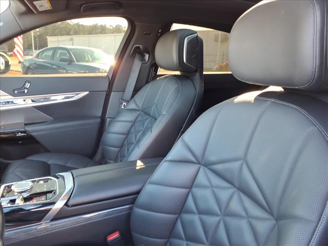 2024 BMW 7 Series 740i:1023U