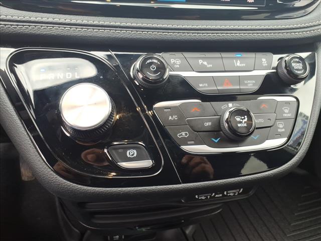 2024 Chrysler Pacifica Plug-In Hybrid Hybrid S Appearance Pkg:1046U