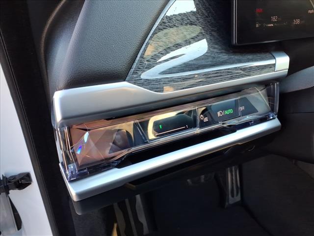 2024 BMW 7 Series 740i:1023U