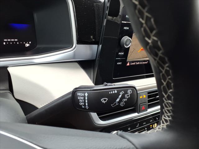 2025 Volkswagen Taos SE:1096U