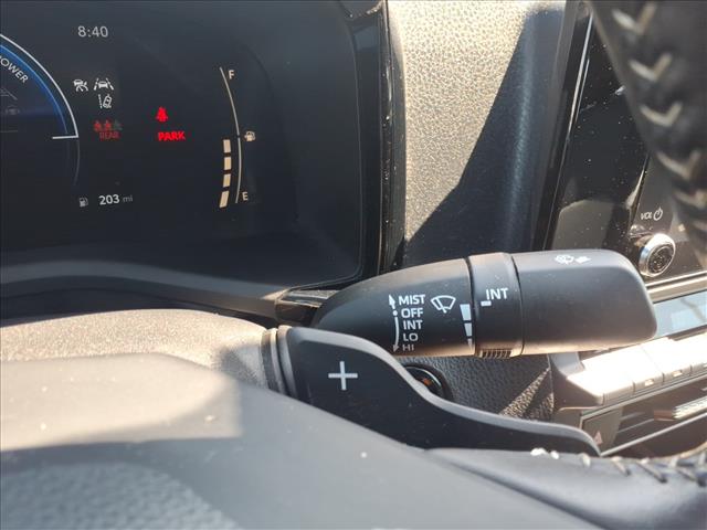 2025 Toyota Camry SE:1302U