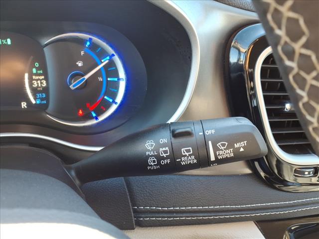 2024 Chrysler Pacifica Plug-In Hybrid Hybrid Select:1060U