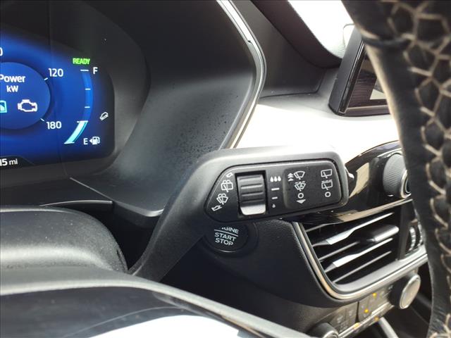 2022 Ford Escape Hybrid Titanium:1001U