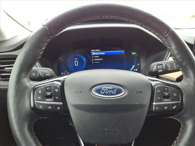 2022 Ford Escape Hybrid Titanium:1001U