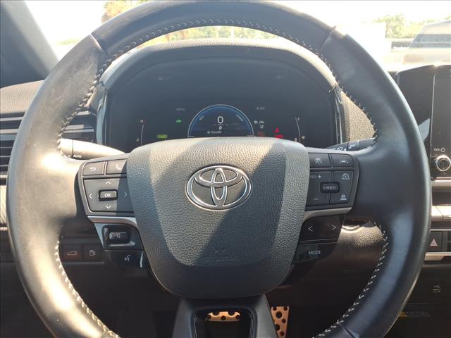 2025 Toyota Camry SE:1302U