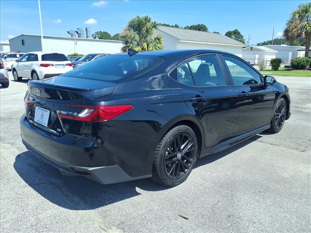 2025 Toyota Camry SE:1302U