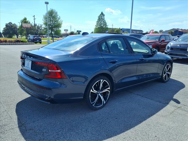 2024 Volvo S60 Core Dark Theme:1141U