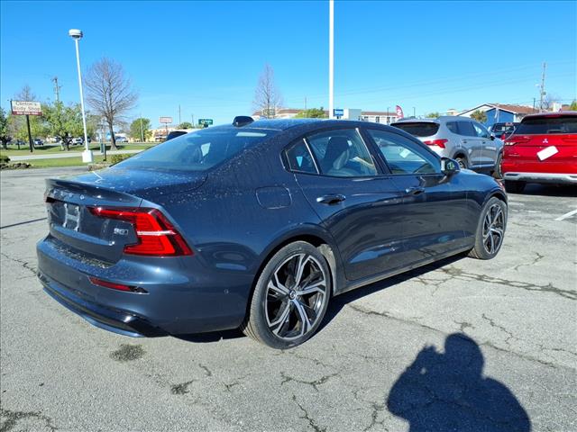 2024 Volvo S60 Plus Dark Theme:1102U