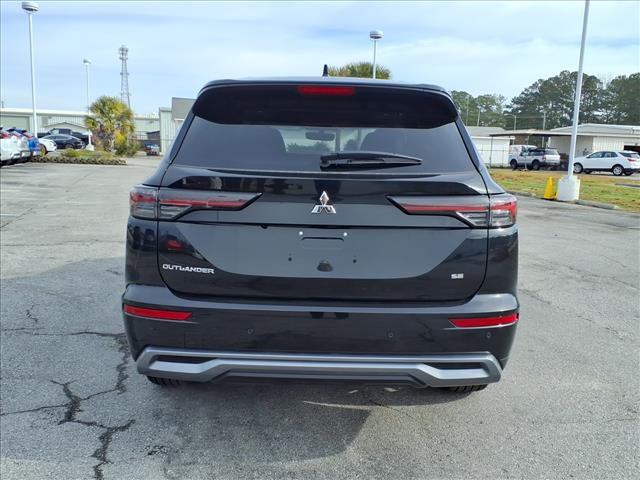 2025 Mitsubishi Outlander SE:2182M
