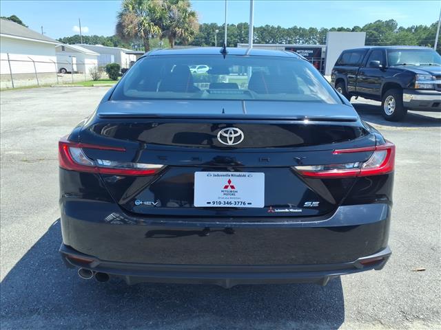 2025 Toyota Camry SE:1302U