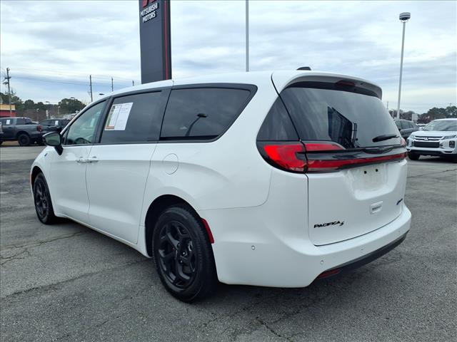 2024 Chrysler Pacifica Plug-In Hybrid Hybrid S Appearance Pkg:1046U