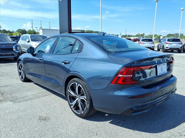 2024 Volvo S60 Core Dark Theme:1141U