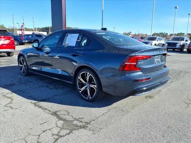 2024 Volvo S60 Plus Dark Theme:1102U