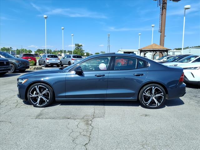 2024 Volvo S60 Core Dark Theme:1141U