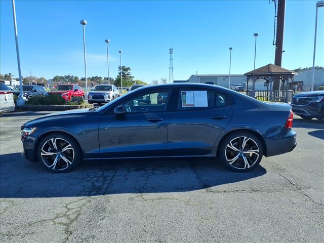 2024 Volvo S60 Plus Dark Theme:1102U