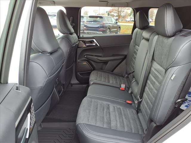 2025 Mitsubishi Outlander SE:2181M