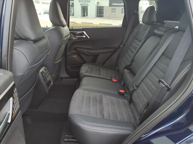 2025 Mitsubishi Outlander SE:2183M